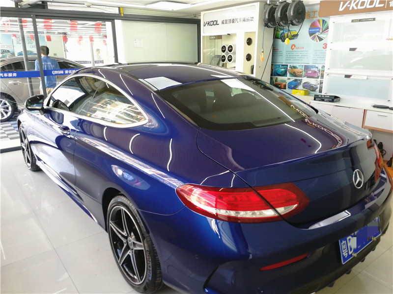 11款奔驰c200有镀膜玻璃吗,奔驰c200电镀蓝银金车膜
