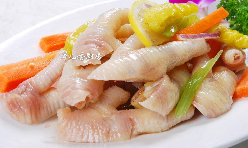 鸡爪泡一晚酱汁味道变很淡,鸡爪泡一天半会不会臭