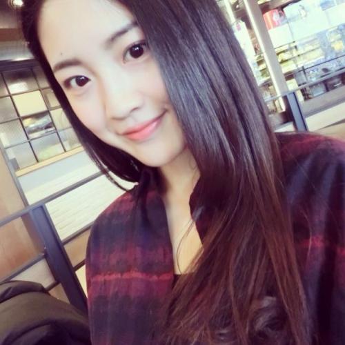 女孩头发长头屑,女生头发上有虱子怎么处理