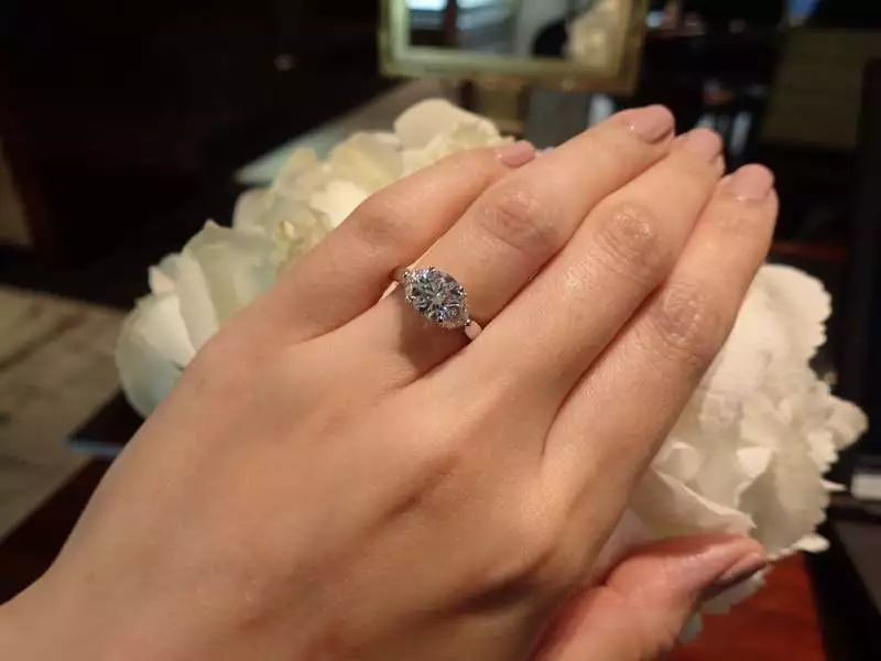 1克拉钻戒值得买吗,张雨绮说一克拉