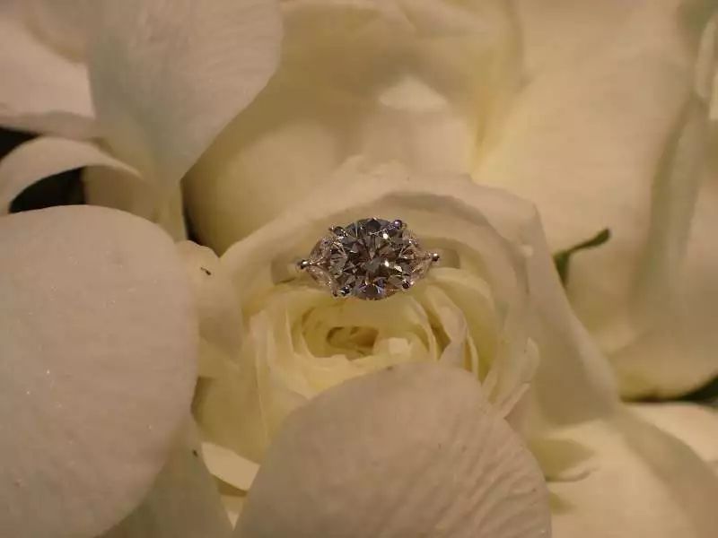 1克拉钻戒值得买吗,张雨绮说一克拉