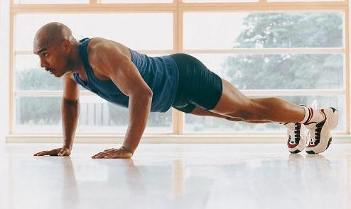 新手推荐的几个健身房动作,给你5个动作练背