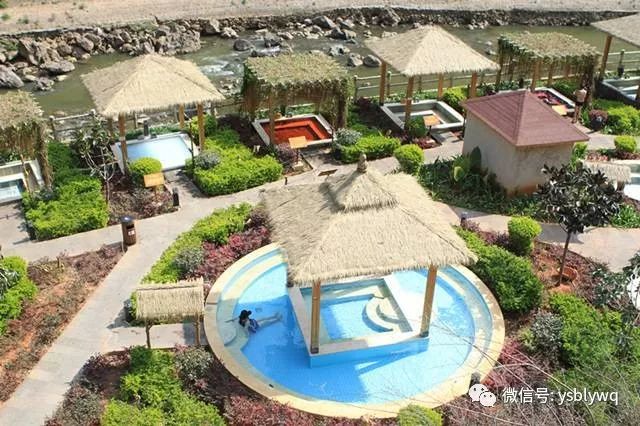 「藏在大山深处的野温泉」29.9元蜂抢云南原始部落野温泉度假村门票，寻觅这处“野”趣，享受原汤泉水的暖之惬意~