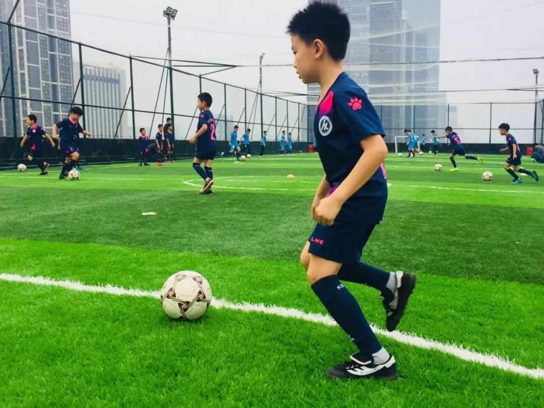 济南学校足球场开放,济南山大足球场