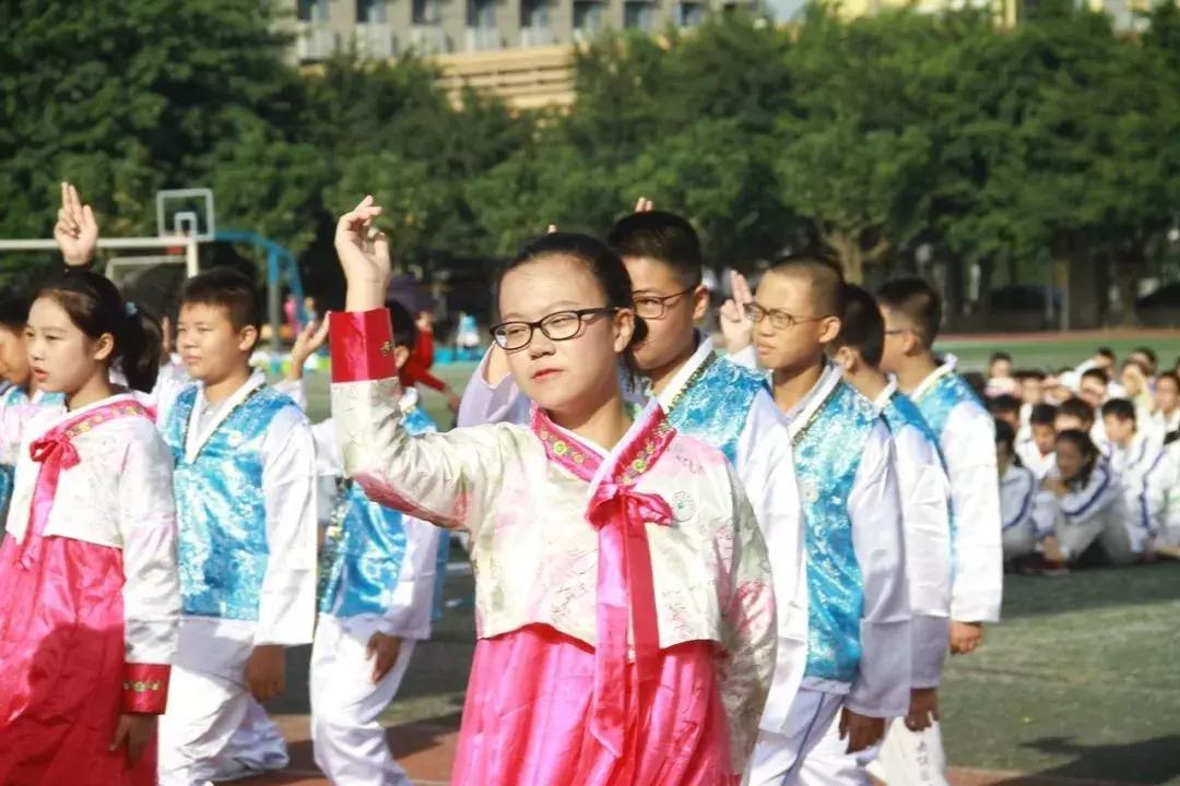 巧绘世界缩影，畅舞运动激情，科中第十届体育文化节盛大开幕