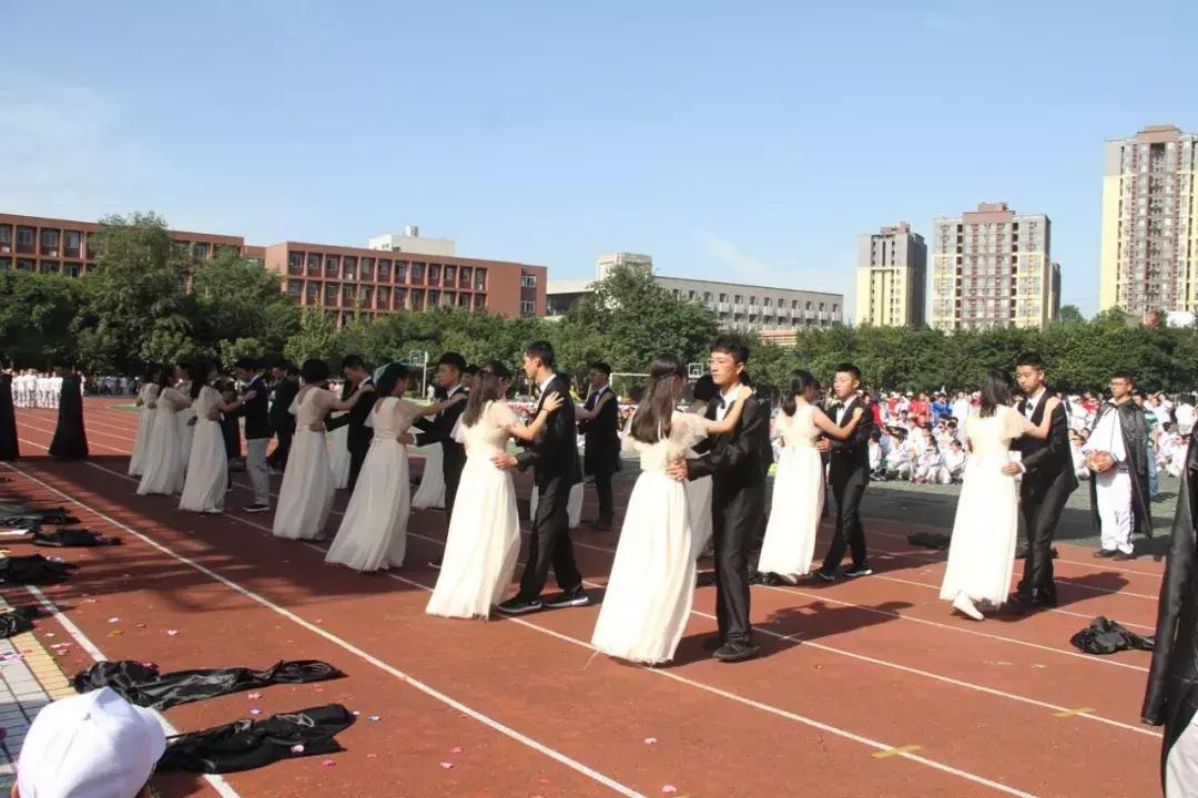 巧绘世界缩影，畅舞运动激情，科中第十届体育文化节盛大开幕