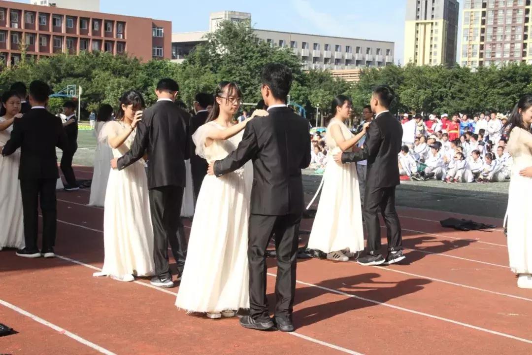 巧绘世界缩影，畅舞运动激情，科中第十届体育文化节盛大开幕