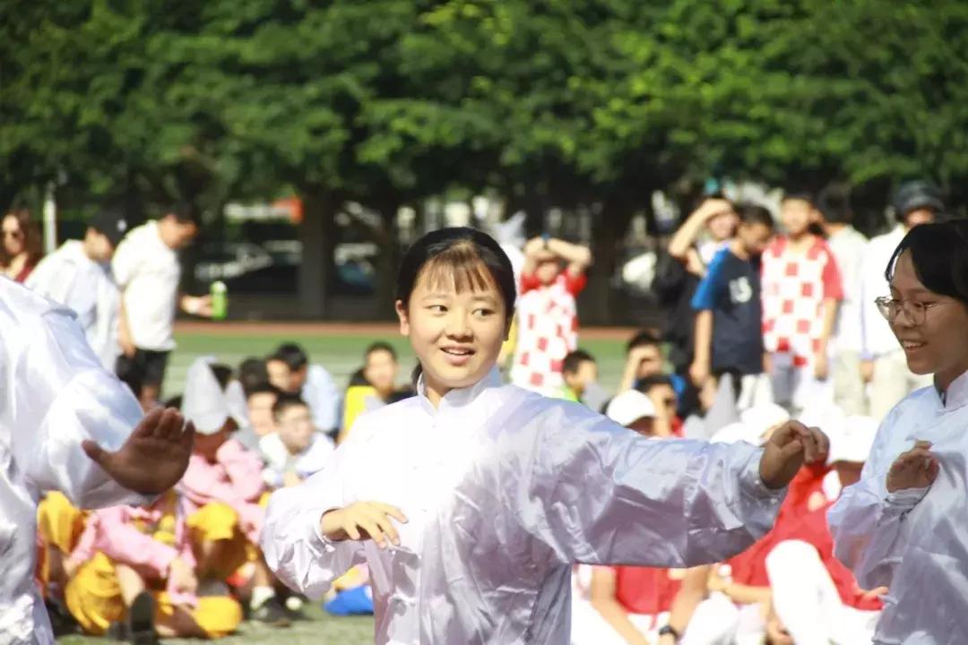 巧绘世界缩影，畅舞运动激情，科中第十届体育文化节盛大开幕