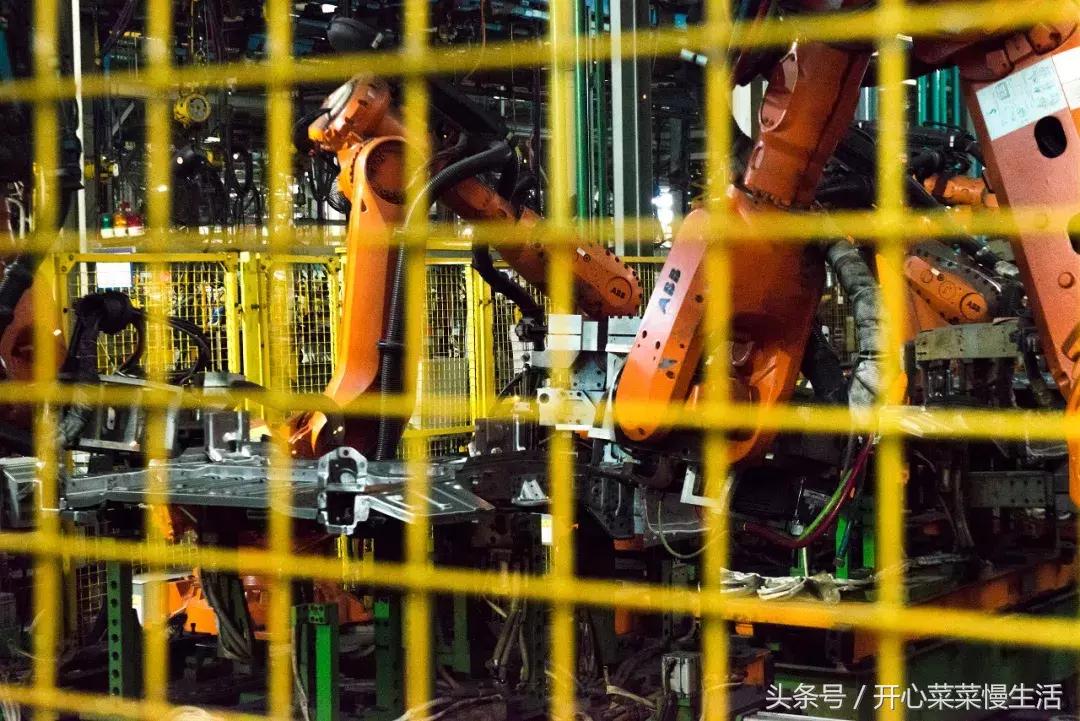 未来会被机器人替代吗,未来人类会被机器人取代吗