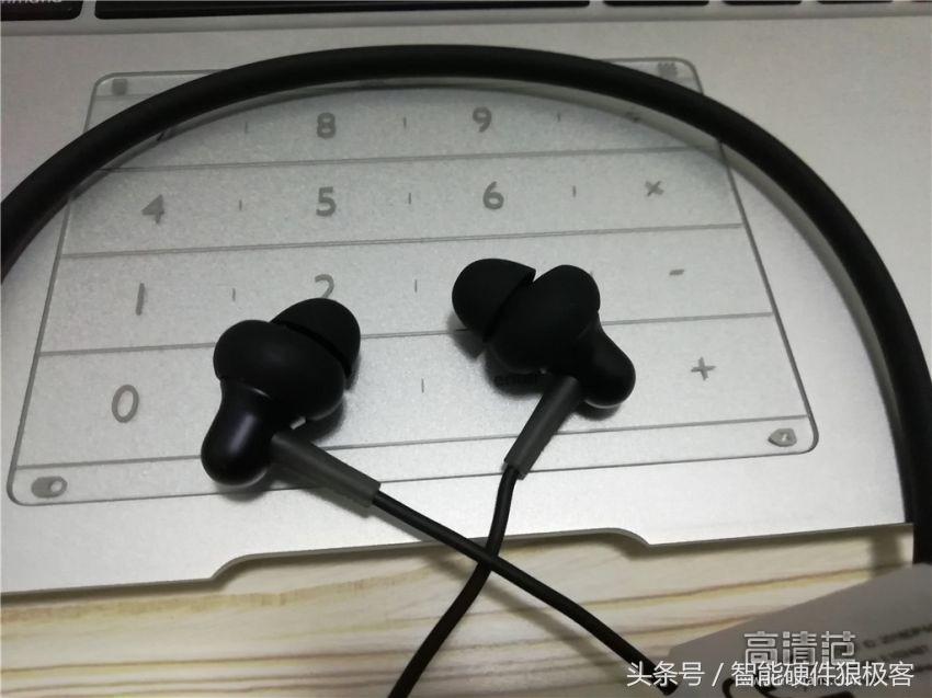 1MOREStylish双动圈颈挂式蓝牙耳机-时尚音乐体验