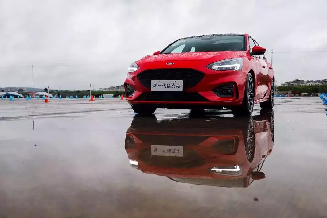 驾驶乐趣测试,全新一代福克斯试驾视频
