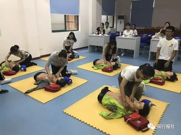 为抢救的医生点赞,为救人扶伤的医护人员点赞