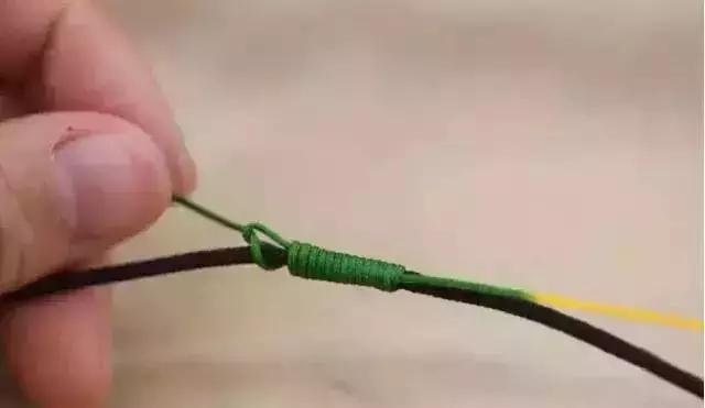 文玩手串串珠怎么打结,文玩手串水晶弹力绳子打结方法