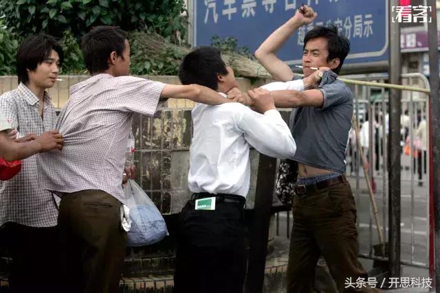 「人老了就开始喜欢怀旧」90年代的广州火车站，究竟有多恐怖？