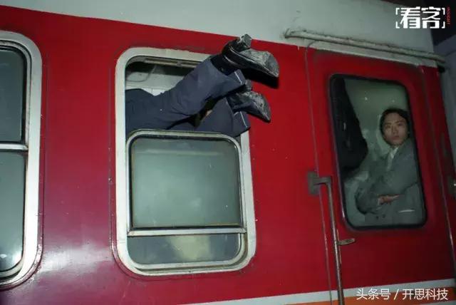 「人老了就开始喜欢怀旧」90年代的广州火车站，究竟有多恐怖？