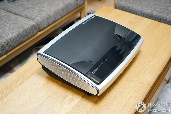 坚果激光电视u1120寸,坚果超短焦4k投影仪价格