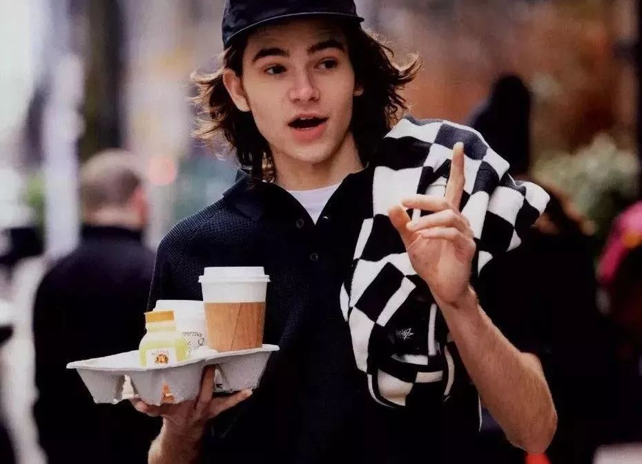 曾是上流貴族的PoloShirt 现在必须把它穿上街头