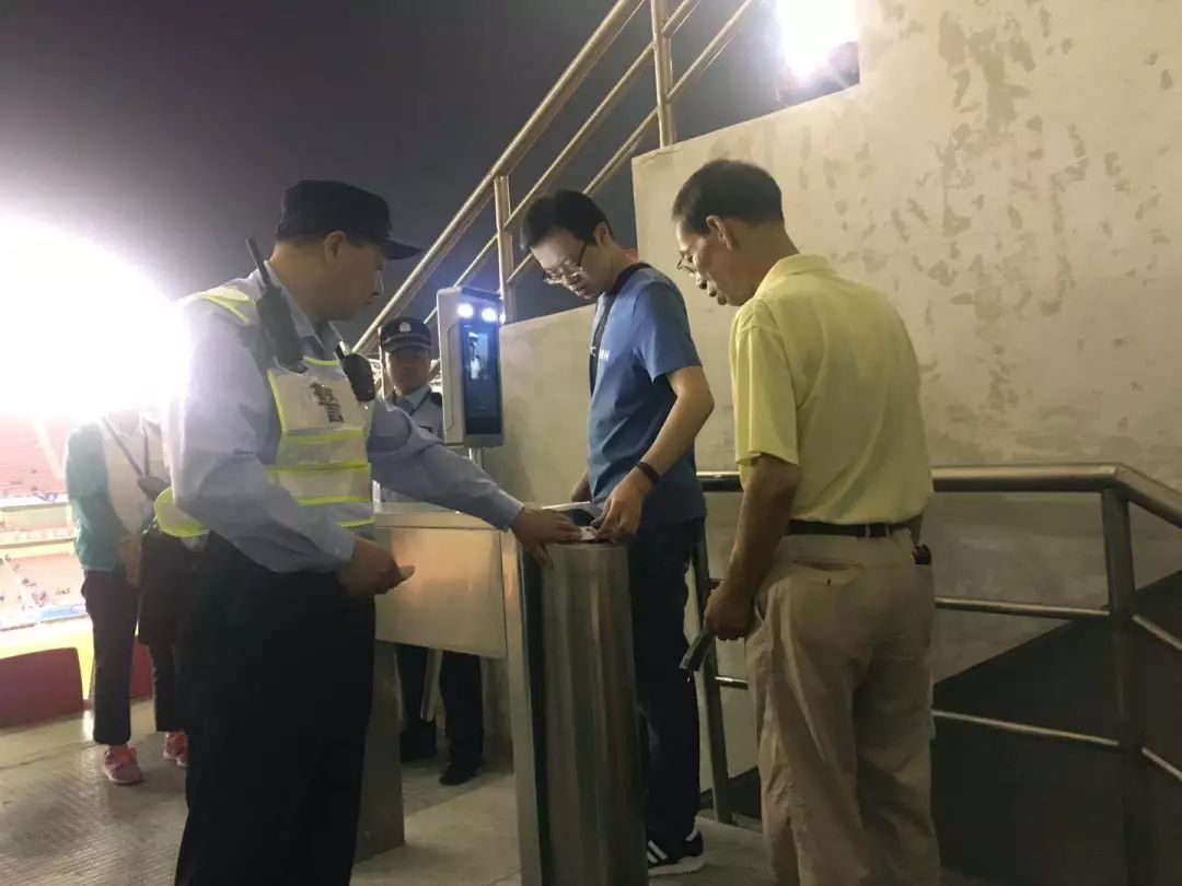 迎国庆为祖国母亲庆生,国庆我在岗用坚守致敬祖国