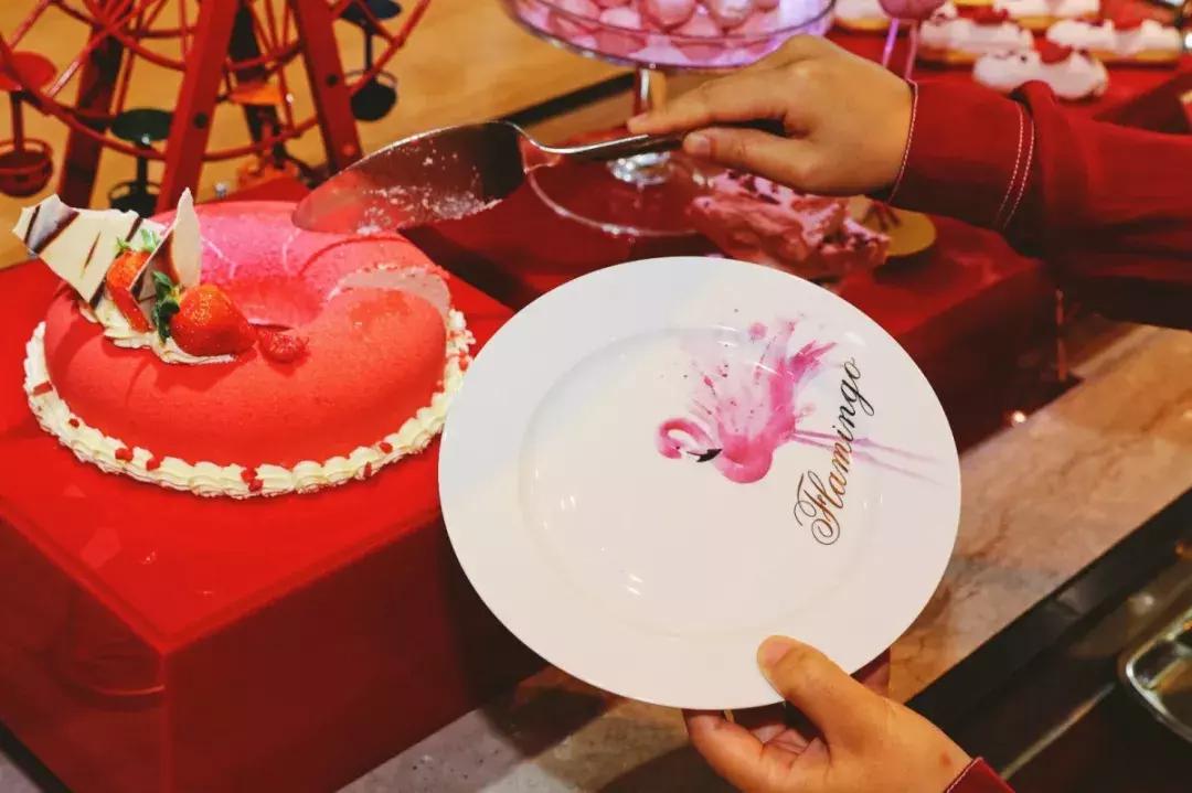 20道豪门蟹宴+梦幻火烈鸟甜品Show！大闸蟹畅吃只只爆膏！