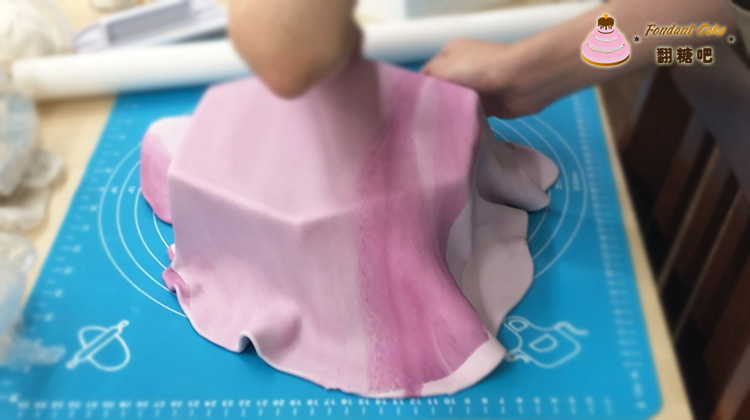 翻糖皮怎么防粘,翻糖皮使用方法