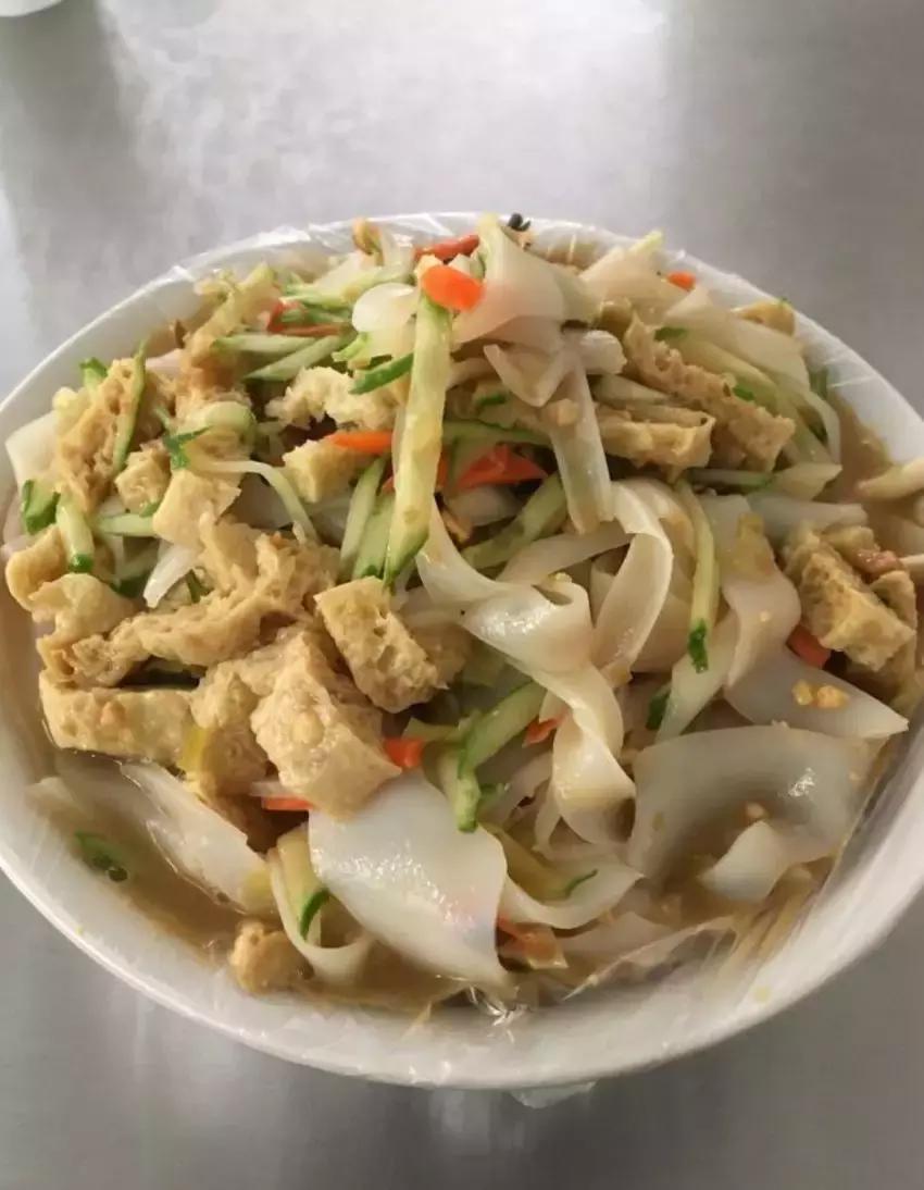 路边摊小吃究竟有多脏你真的了解,街边小吃摊脏不脏