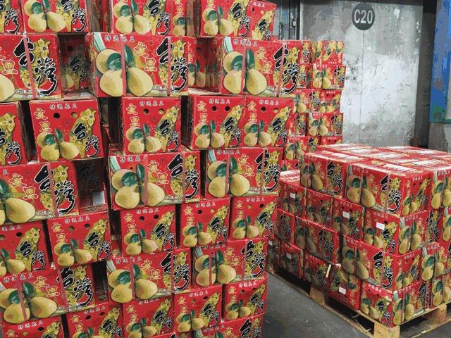 上海地铁口卖现榨橙汁,橙子进口榨汁机