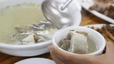 三亚火车头万人海鲜广场哪家好吃,在三亚3000元一桌的海鲜大餐