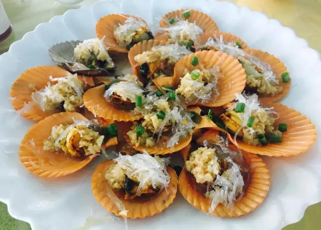 三亚火车头万人海鲜广场哪家好吃,在三亚3000元一桌的海鲜大餐