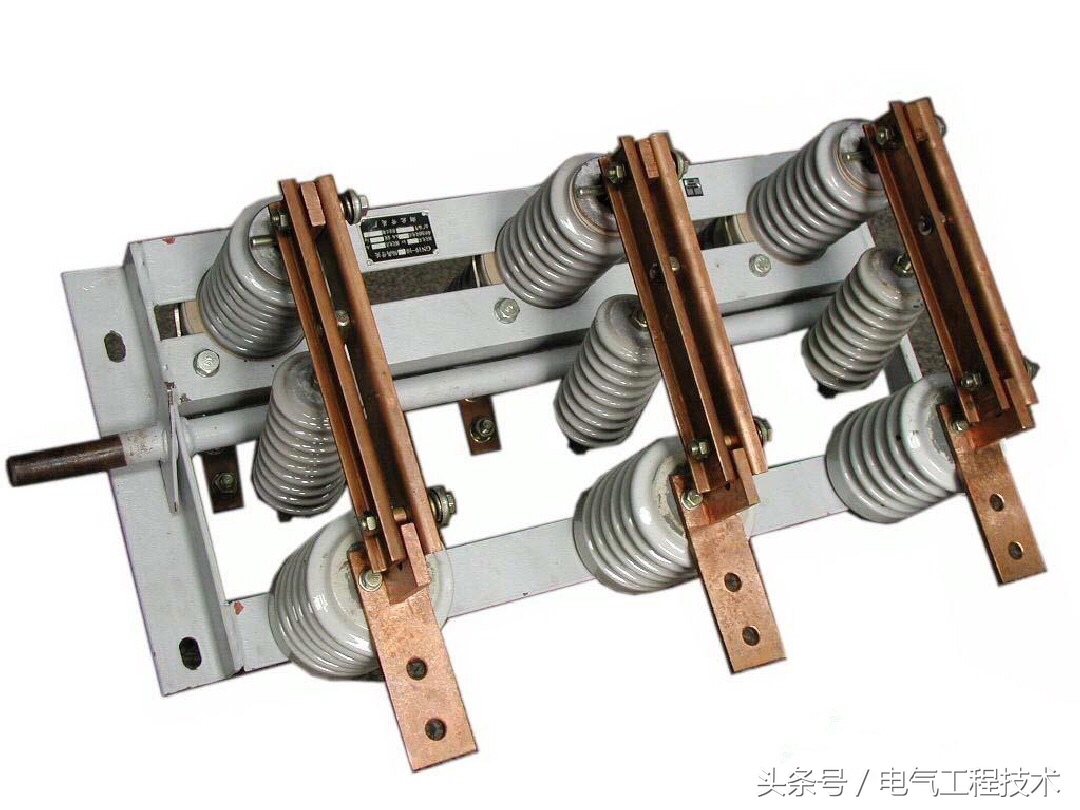 断路器或熔断器应设置于隔离开关,高压断路器基础知识