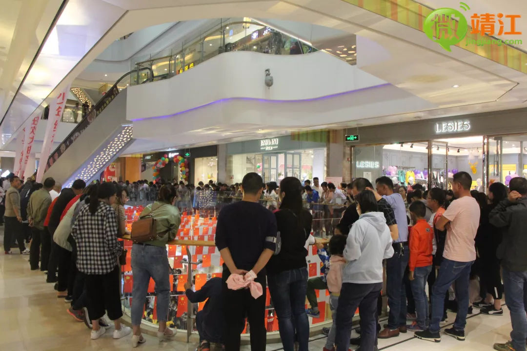 微靖江：这里发生了什么？竟引来近千名靖江人围观！还各种拍照