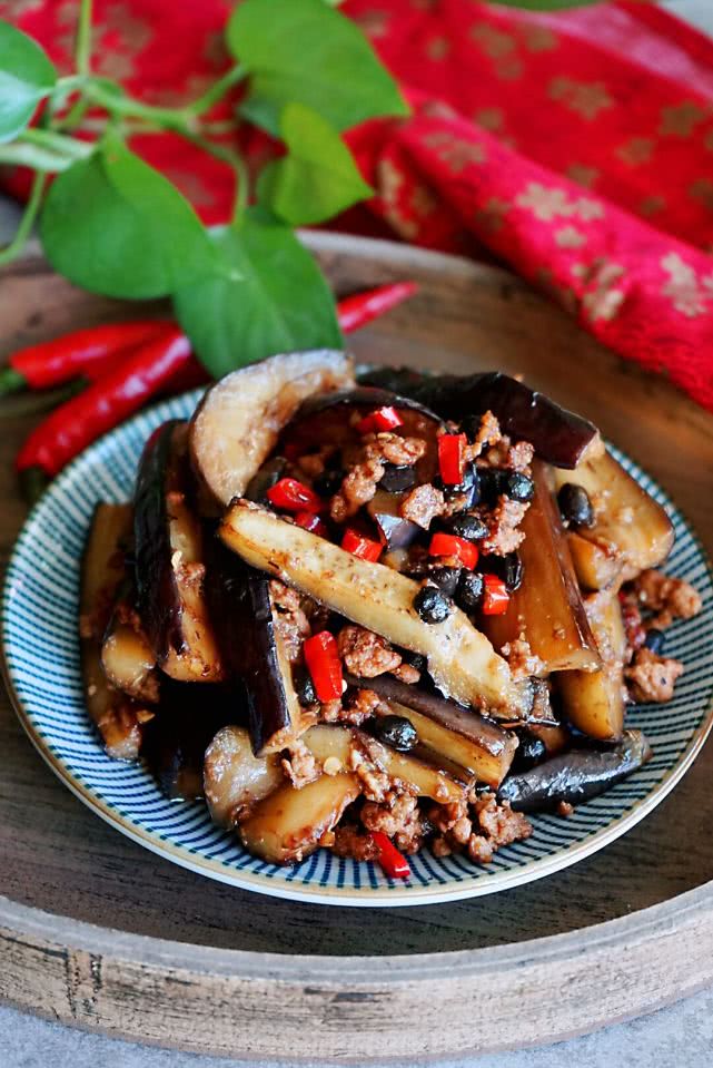 茄子怎么不油腻好吃,茄子如何处理少油