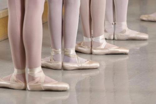 孩子走路外八字原因,孩子走路外八字怎么纠正过来