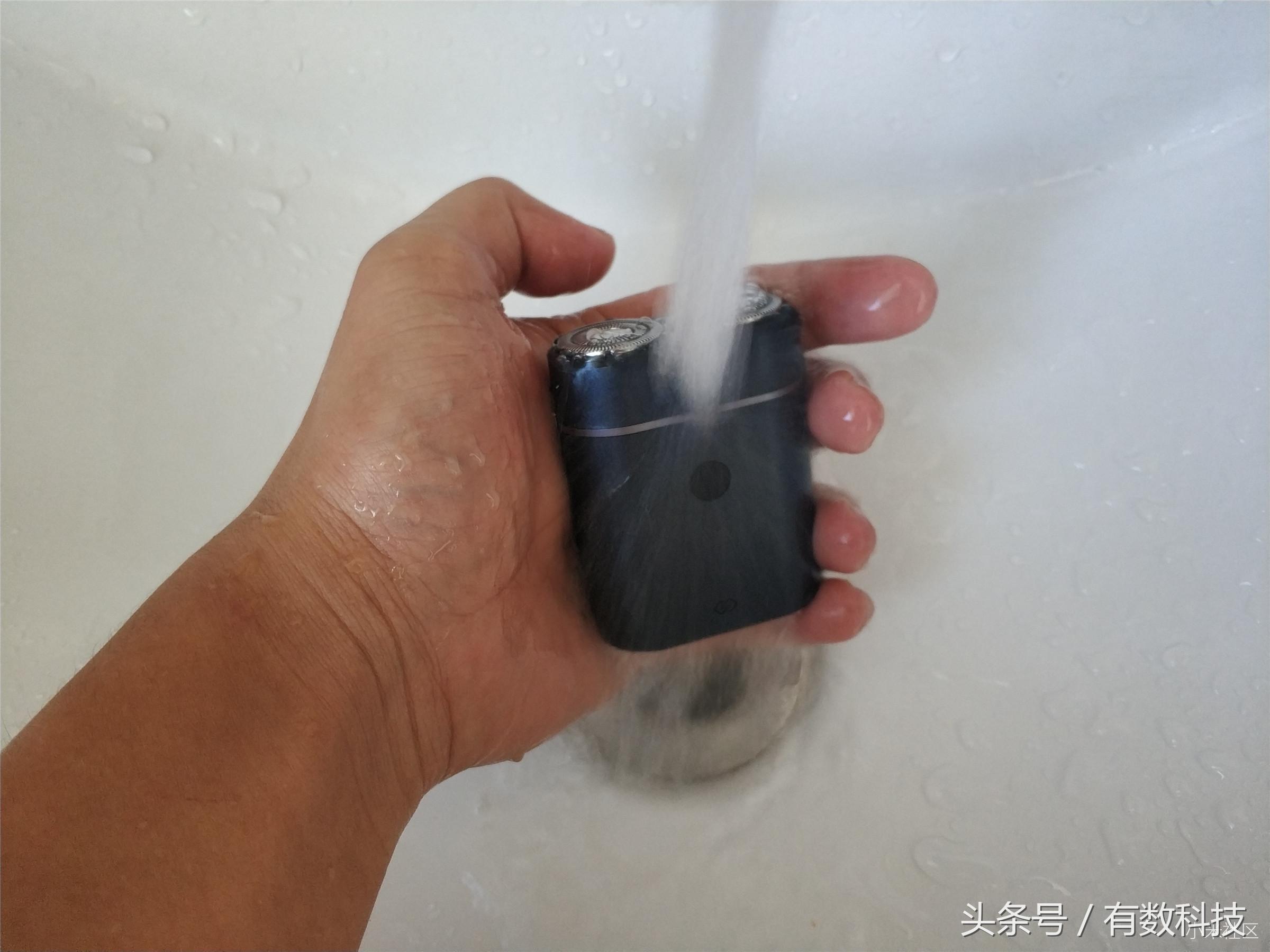 男生旅行便携剃须刀,男人出行必备之一迷你便携剃须刀