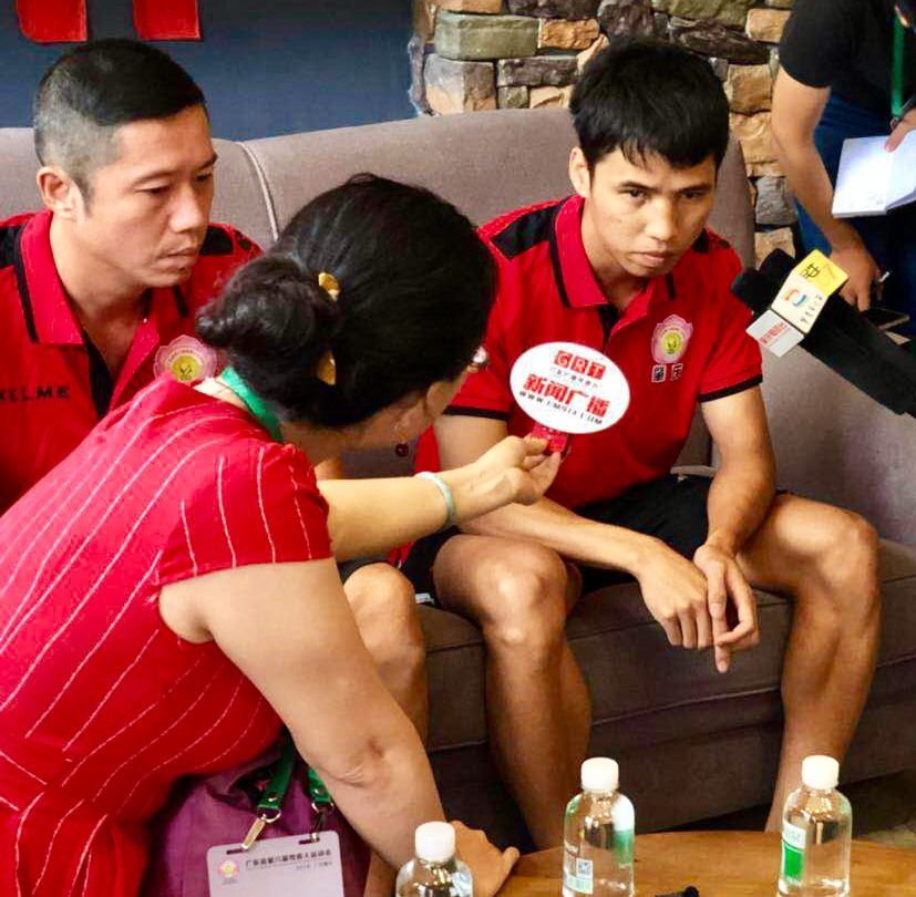 鍥藉鐩蹭汉瓒崇悆闃熸浠插織鐓х墖,缁胯尩鍦轰笂瓒崇悆杩愬姩鍛樼殑鏁呬簨