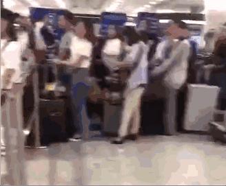 再见了,代购!再见了,微商!机场抓了100多人,男子当场下跪……