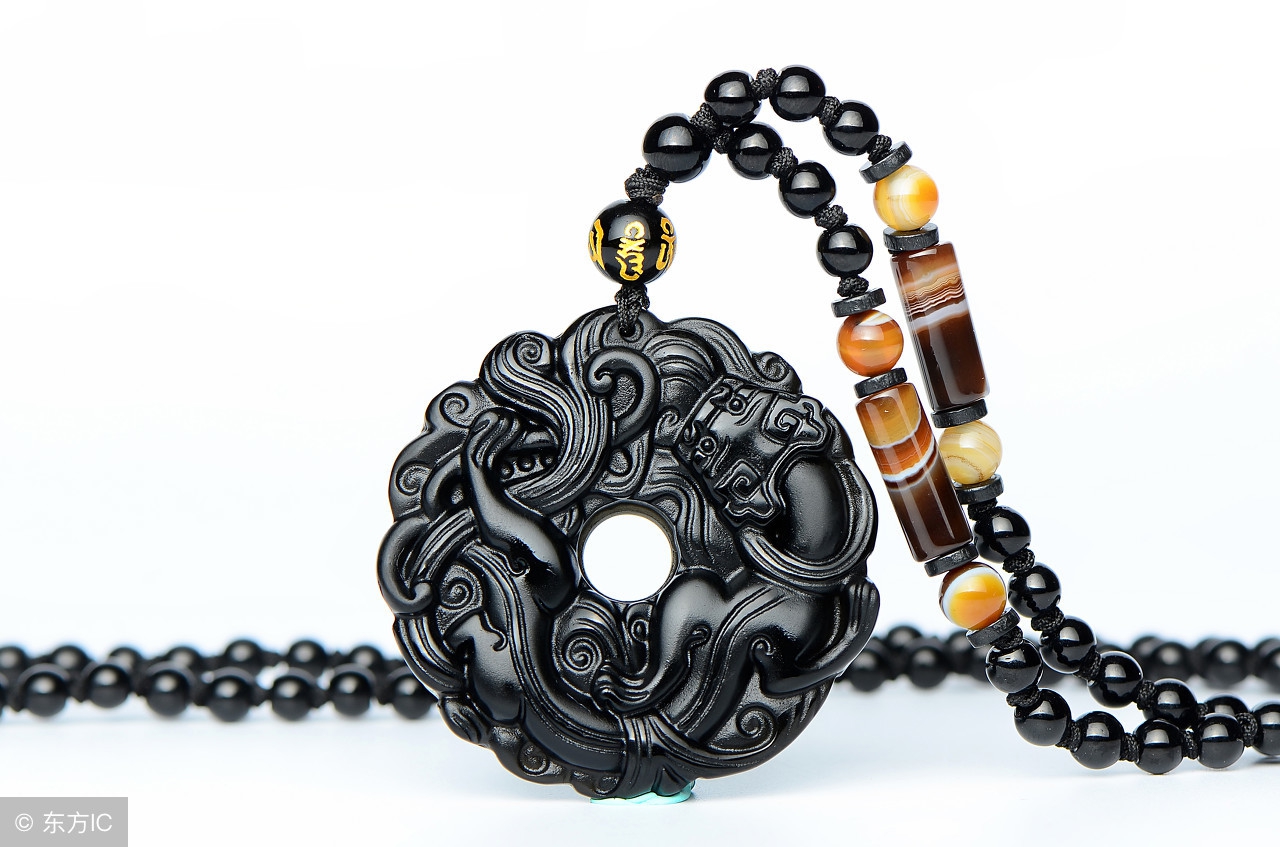 散打哥的吊坠多少钱,网红散打哥戴的翡翠