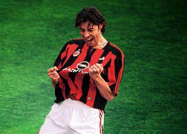 卡卡和皮尔洛哪个前腰厉害,足坛十大前腰卡卡