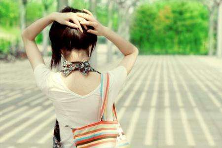 我对一个女孩一见钟情,我对一个女生一见钟情