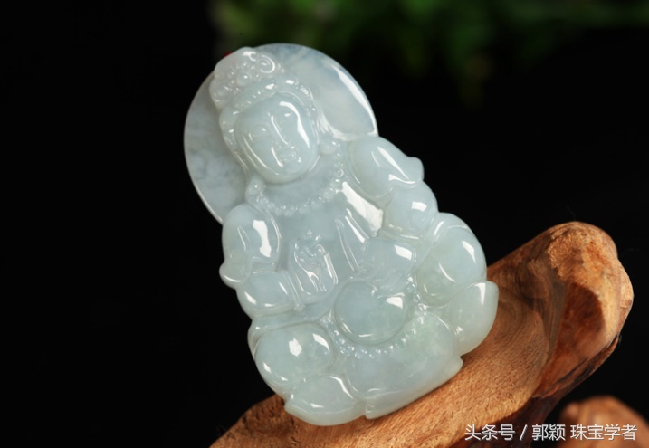 男不戴观音女不戴佛,为何男戴观音女戴佛