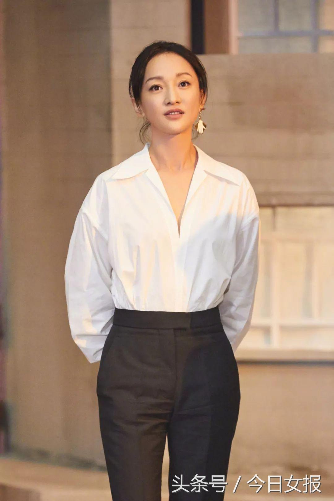 她们都是在1998年大红大紫，汪峰却独赞她的演技，你服吗？