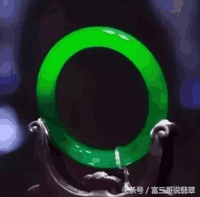 翡翠手镯圈口大点好还是小点好,翡翠手镯要买多大圈口合适