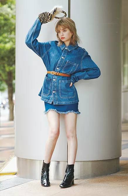 秋冬穿搭高级感外套不臃肿,黑色秋冬外套腰带搭配