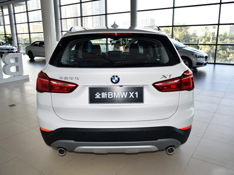 华晨宝马x1提车作业,2022款宝马x1车主提车