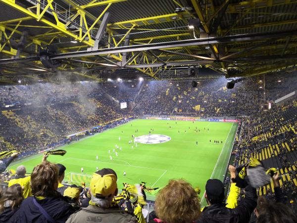 威斯特伦法球场魔鬼看台,魔鬼主场看球