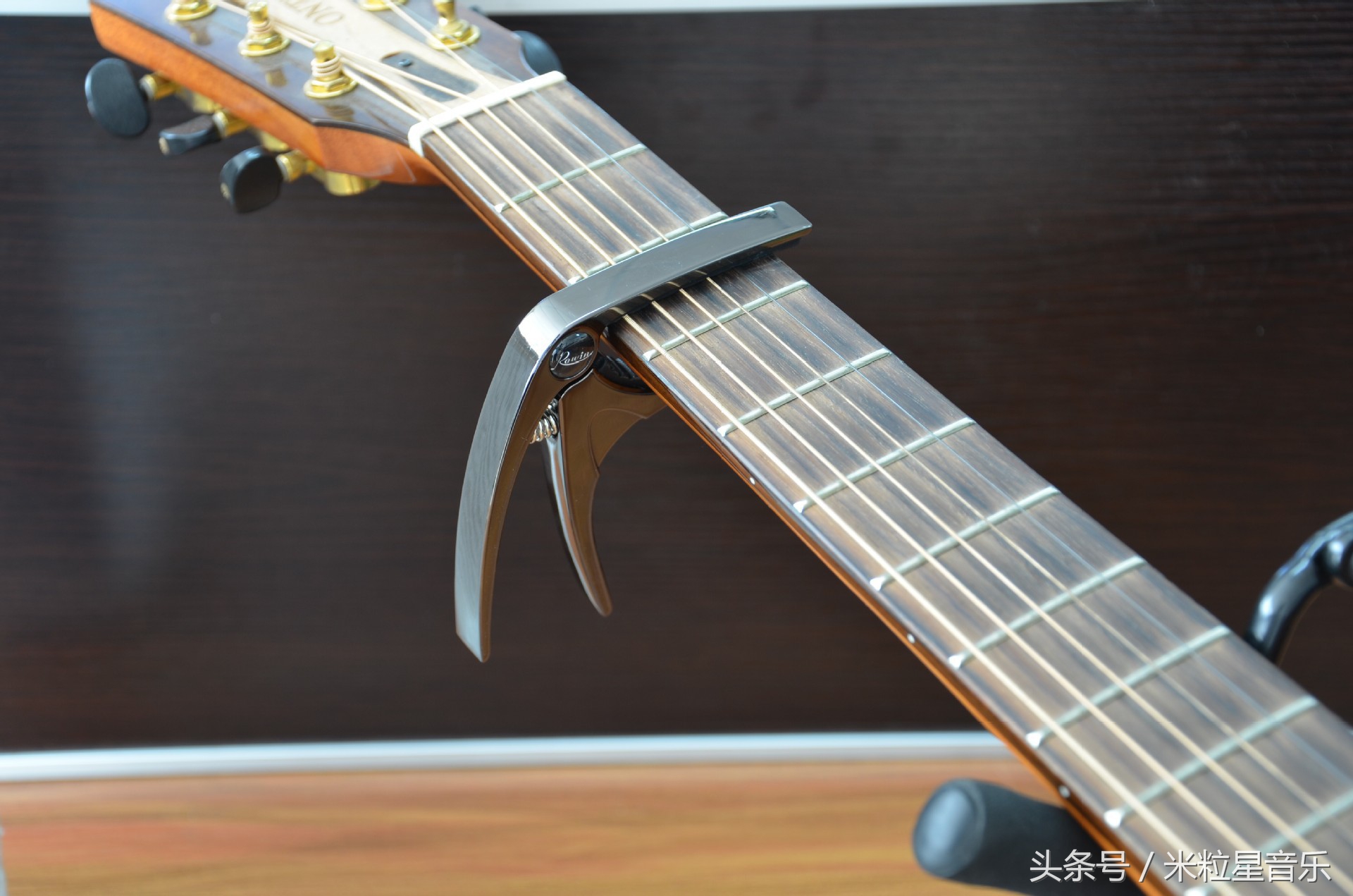 吉他初学者变调夹的使用方法,吉他初学者怎么用变调夹