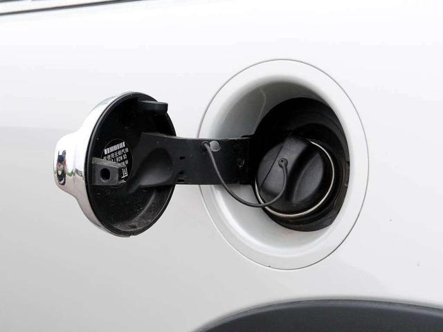 油箱打开为啥“回气”？加燃油宝有用吗？