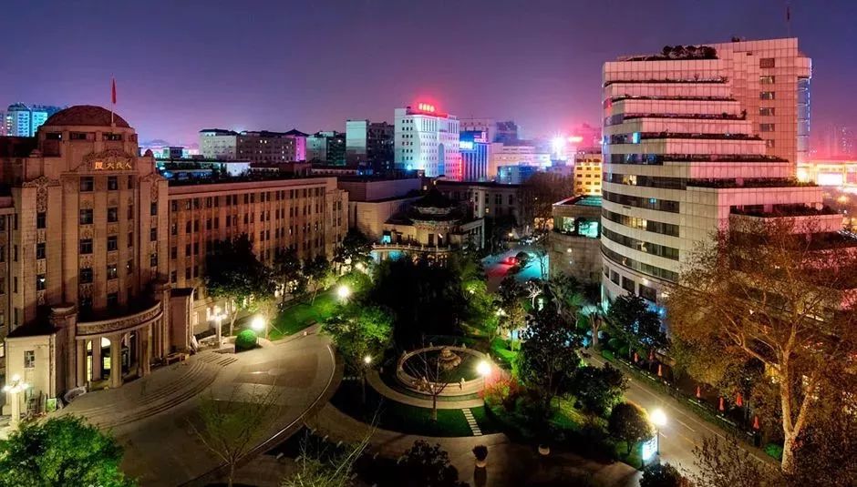 设计师去广州网红景点,西安必去十大网红景点图片