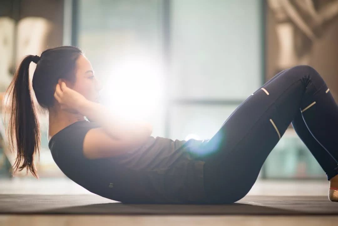 沿着42.195公里的跑道，她们奔向生活的远方