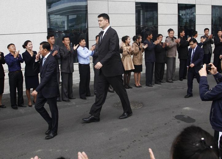 姚明再度身兼三职,中国男篮红蓝两队合体,混编阵容出访有惊喜