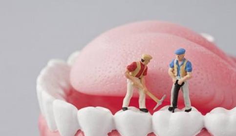 我才20多岁牙齿就松动厉害,四十多岁牙就松动得厉害怎么办